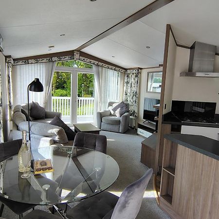 Family Breaks At Rockley Park With Prosecco And A Box Of Chocolates On Arrival Villa Poole Kültér fotó