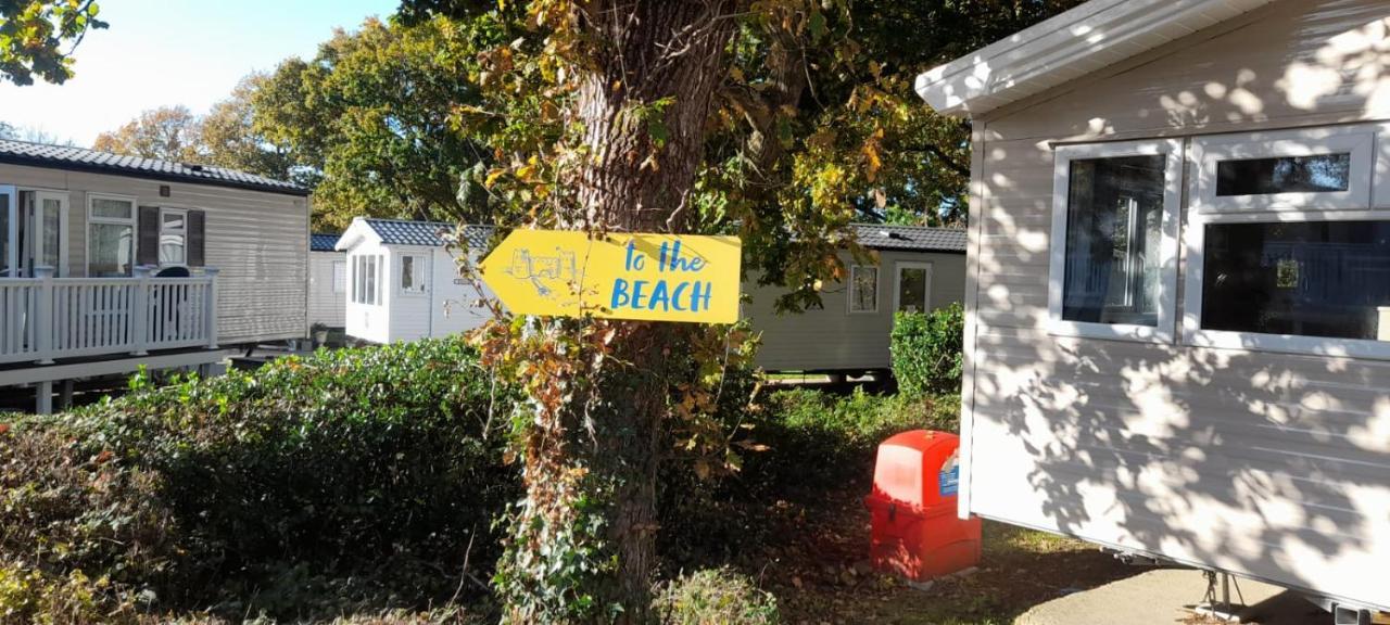 Family Breaks At Rockley Park With Prosecco And A Box Of Chocolates On Arrival Villa Poole Kültér fotó