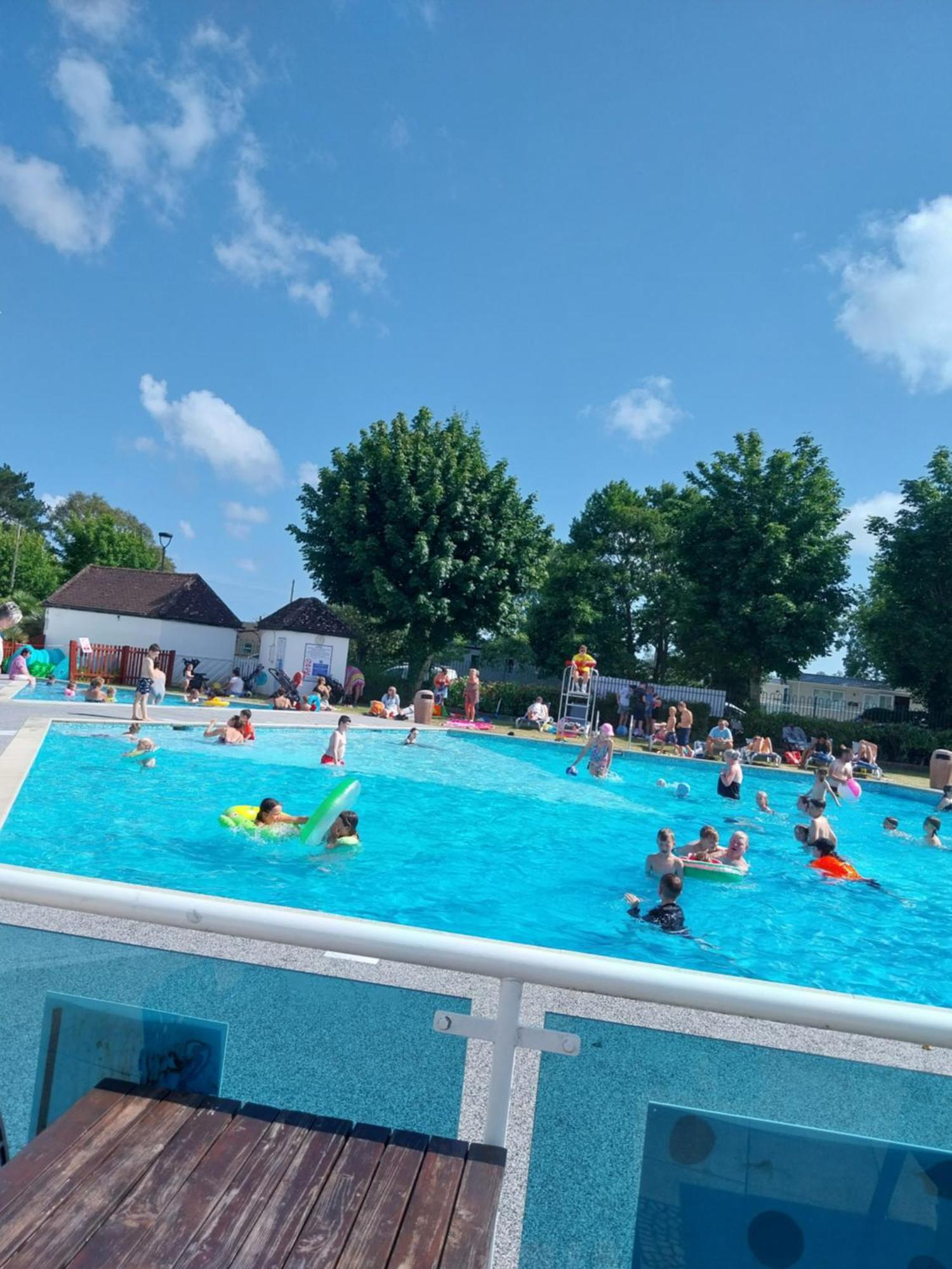Family Breaks At Rockley Park With Prosecco And A Box Of Chocolates On Arrival Villa Poole Kültér fotó